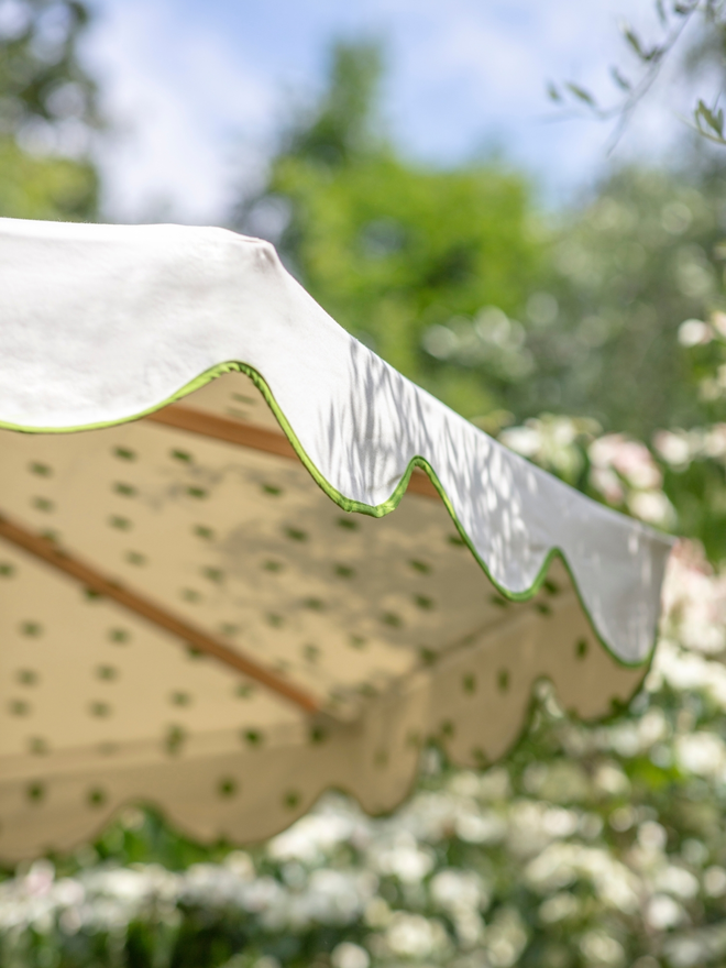 'Grace 2' Plain/Polka Dot Octagonal Garden Parasol