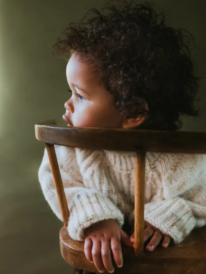 MABLI's 'Blewog' collection in the 'Moss Speckle' colourway. This soft, fluffy, relaxed-fit Pullover features a speckled, cloud-like chunky yarn.