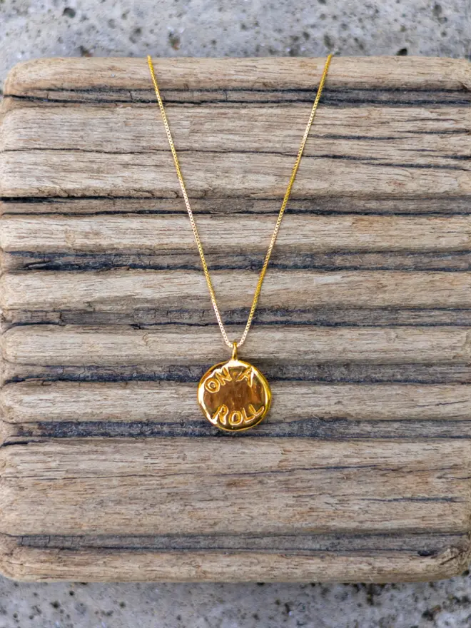 'On A Roll' Necklace Gold