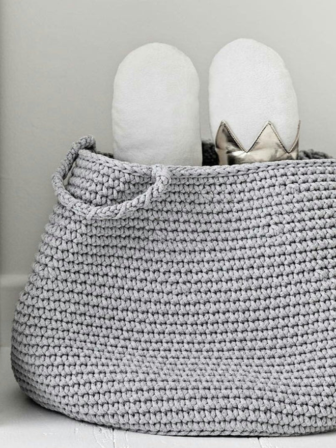 Zuri House. XL light grey basket.