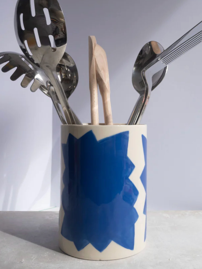 Utensil Holder. A utensil holder with a kiki design.