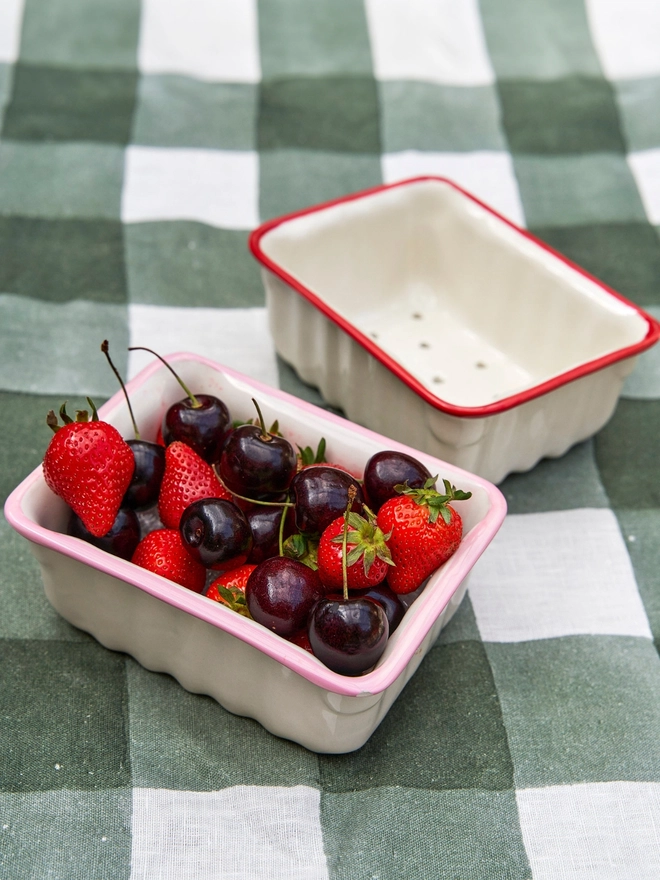 Ceramic berry punnet