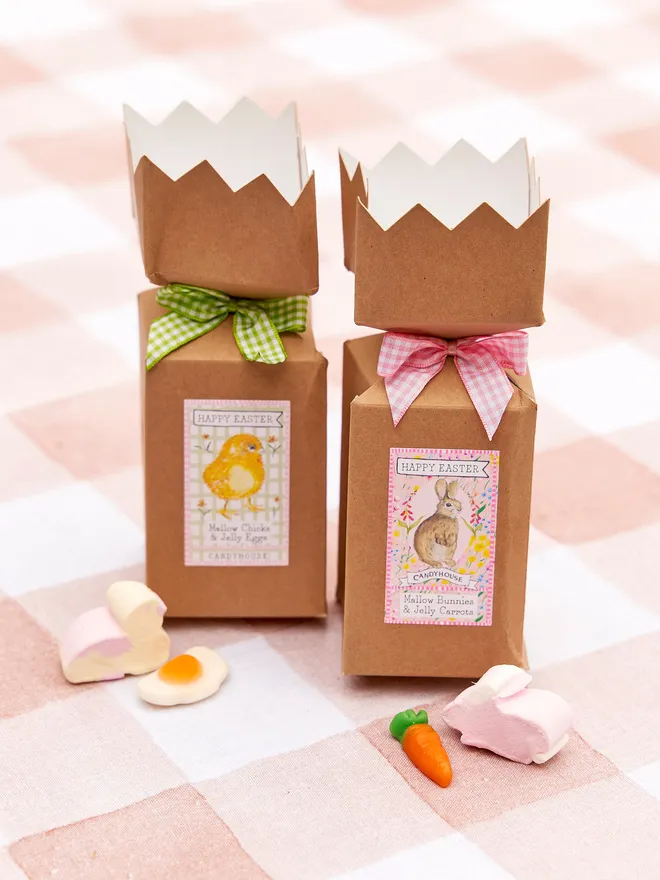 Easter crackers Candyhouse Mallow and jelly sweets, pink and green ribbon on a pink checked tablecloth 