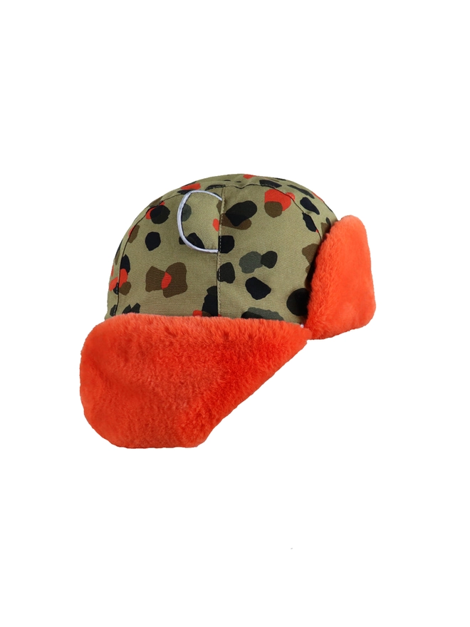 Kids winter neutral leopard trapper hat side