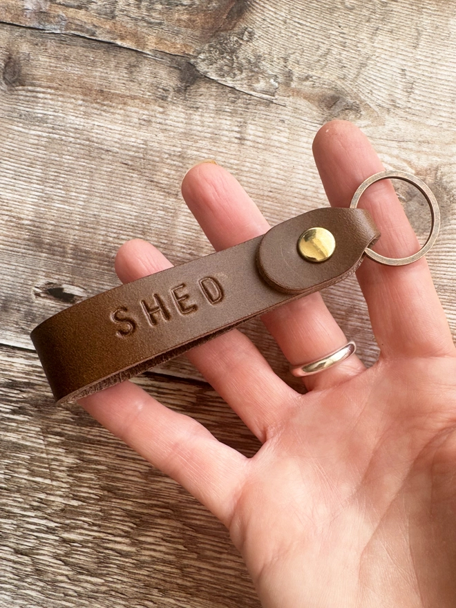 brown leather loop keyring