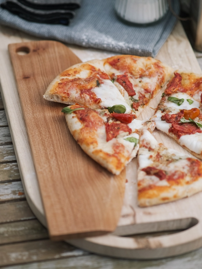 Hardwood pizza rocker slices