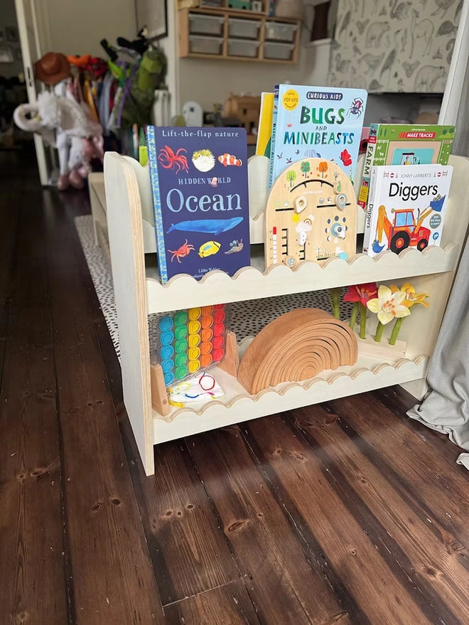 Montessori Children's Toy and Bookcase (Scallop)