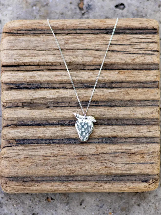 Strawberry Necklace Silver