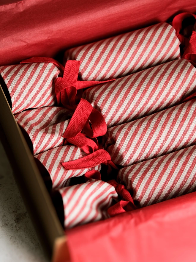 Box of 4 reusable candy cane stripe crackers