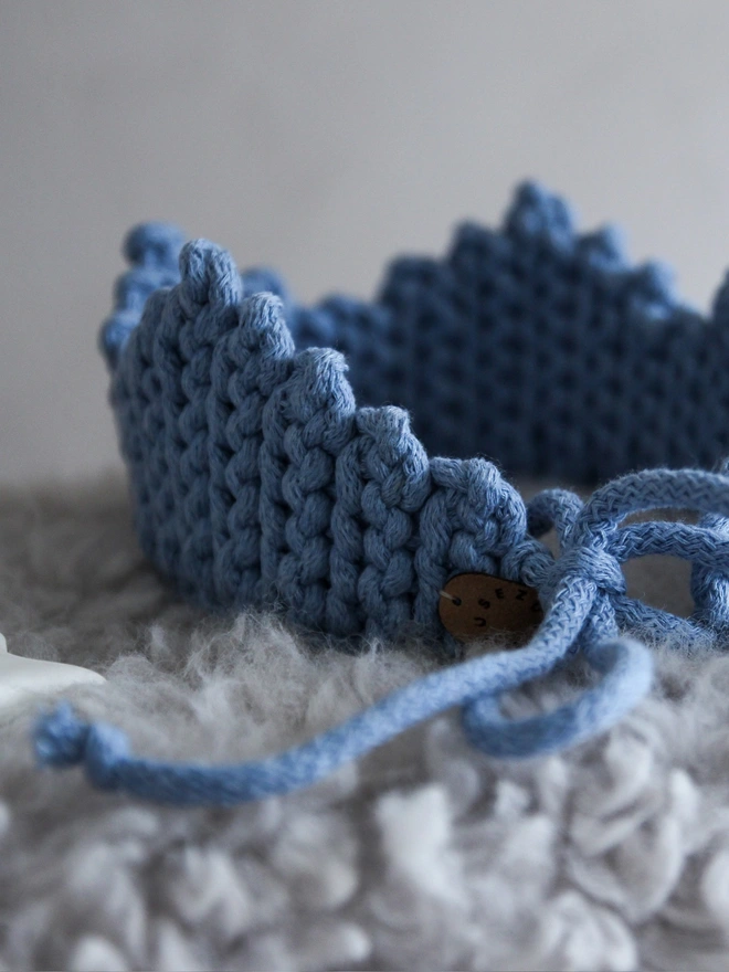 blue crown crochet