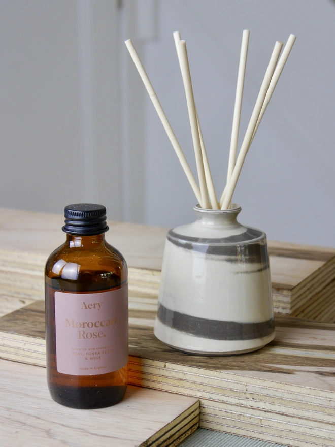 Ceramic reed diffuser bottle with diffuser refill