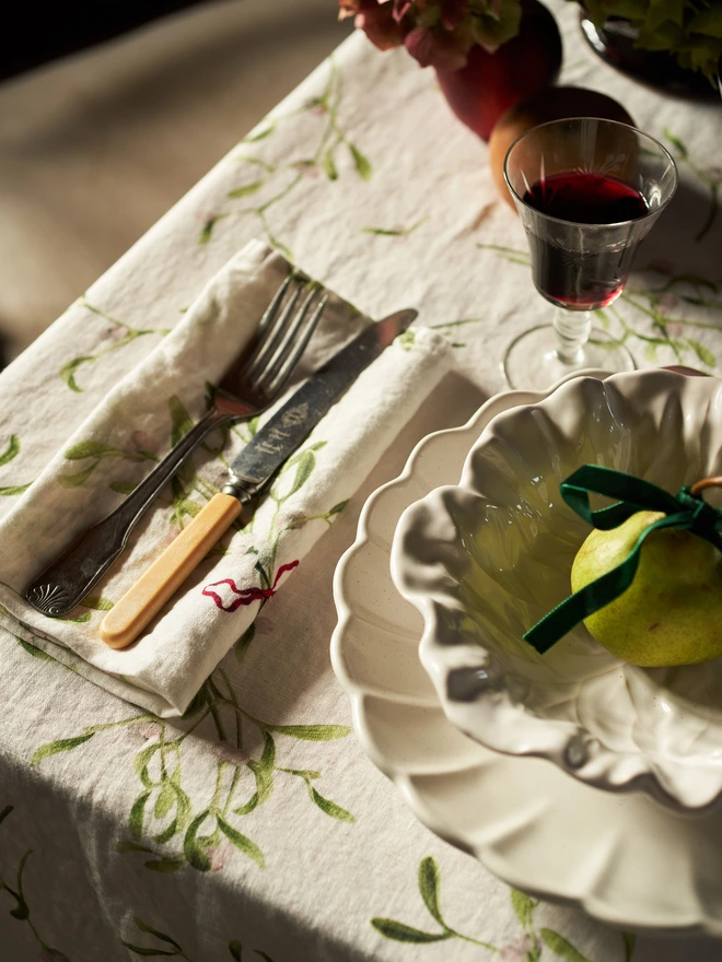 Mistletoe linen napkin