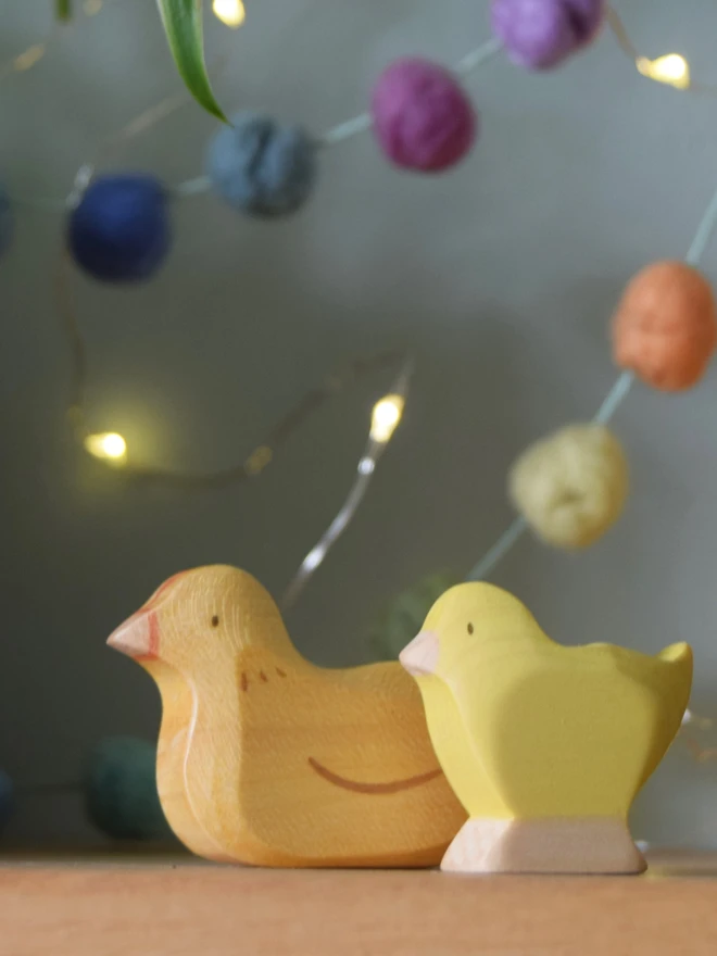  Wooden Sitting Hen Toy 