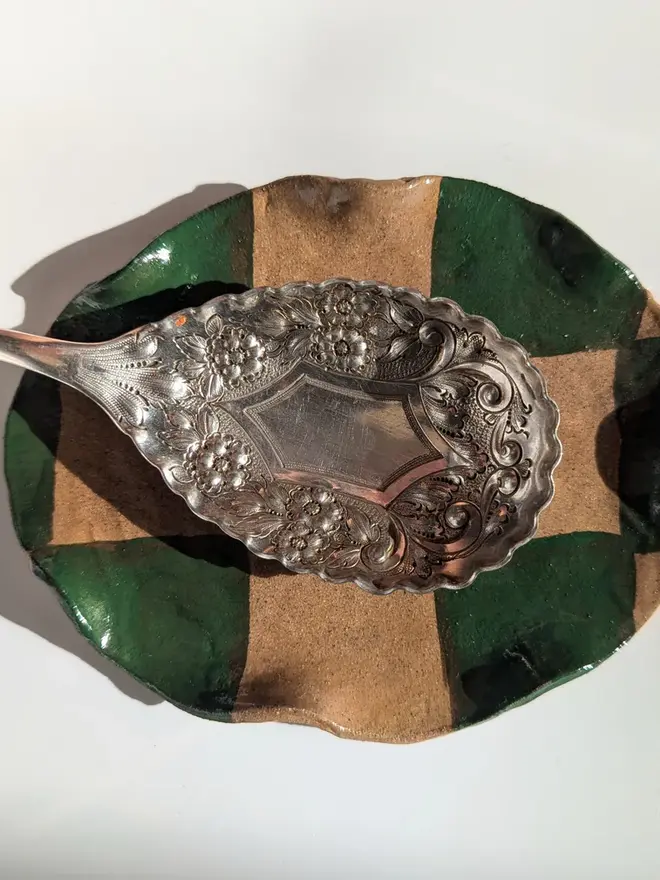 Check Wavy Spoon Rest