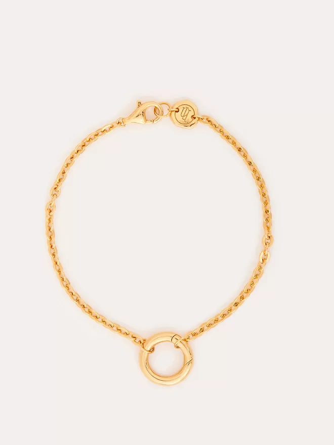 top view of a Cable Chain gold Bracelet