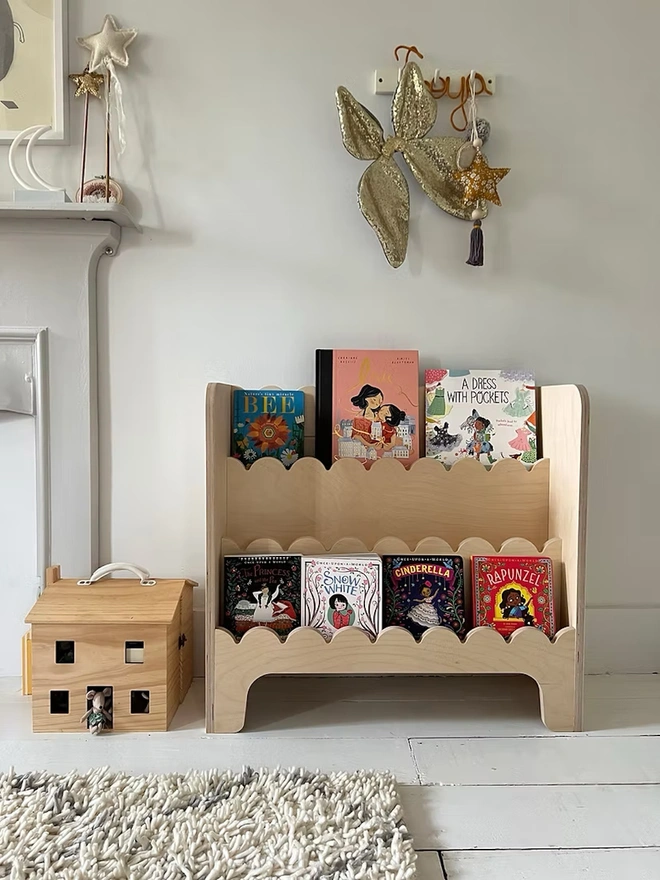 Montessori Children's Bookcase (Scallop)