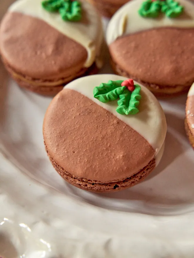 Christmas Pudding Macaron