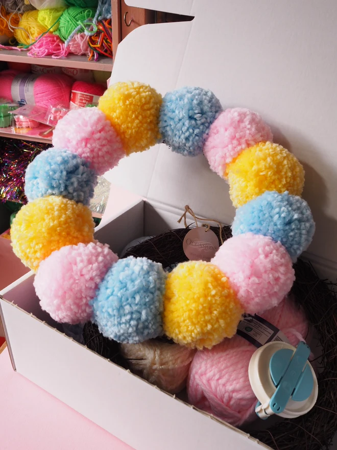Chunky Pom Pom Wreath Kit