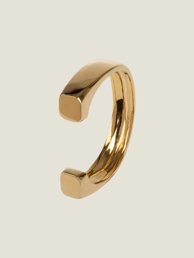 side view or the 18 carat distinctive Arlo Cuff bracelet from Ruddock Jewellery