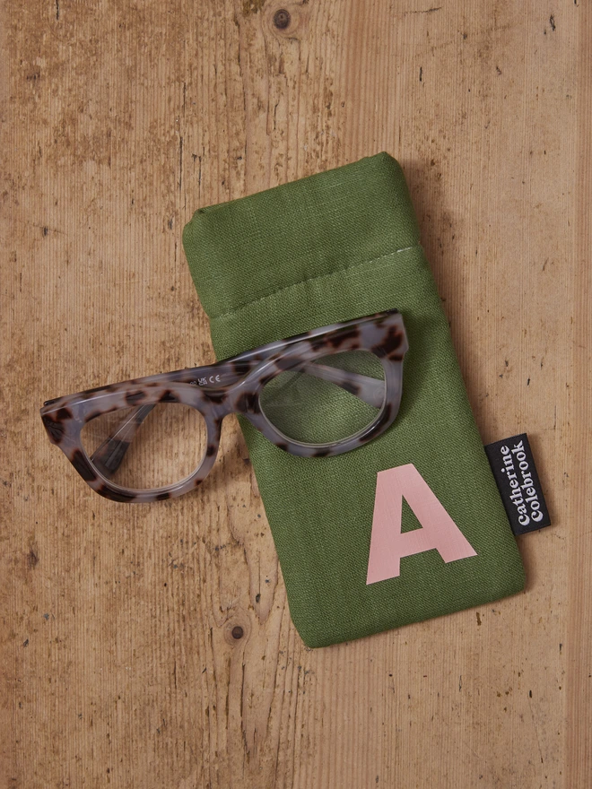 Green personalised glasses case with salmon pink letter