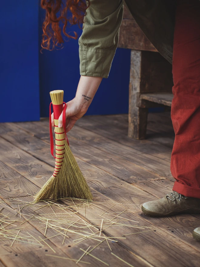 Turkey Wing Broomcorn Handbroom