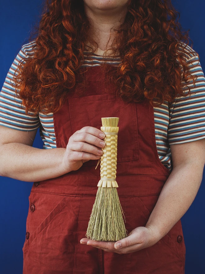 Woven broomcorn brush