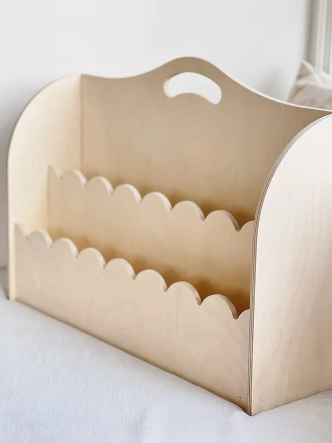 Jude Scalloped Montessori Portable Library Bookcase