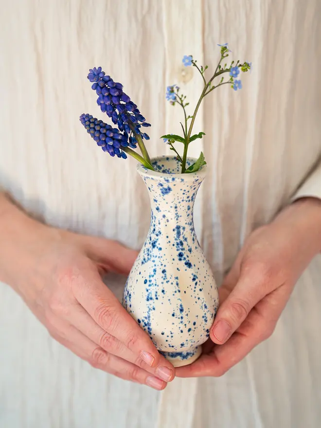 small bud vase, jenny hopps pottery