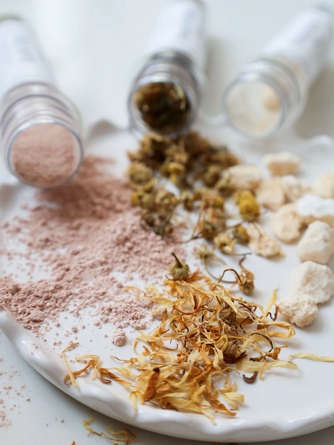 All natural ingredients, no  synthetic ingredients for bathtime. 
