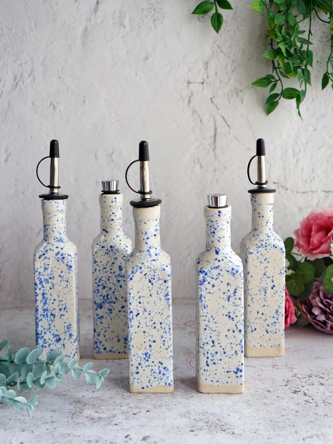 ceramic oil bottle, ceramic oil and vinegar bottle, ceramic gift, Jenny Hopps Pottery, duo of oil and vinegar bottles, ceramic gifts for her, gifts for mum, gifts for sister, gifts for friend, gifts for girlfriend, gift for dad, ceramic gift for dad, gift for husband, gift for son, gift for teens, gifts for teenagers, gift for home, homeware gift, 