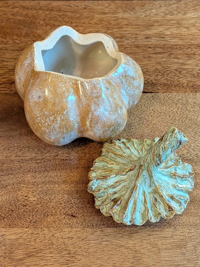 Pumpkin storage pot with lid