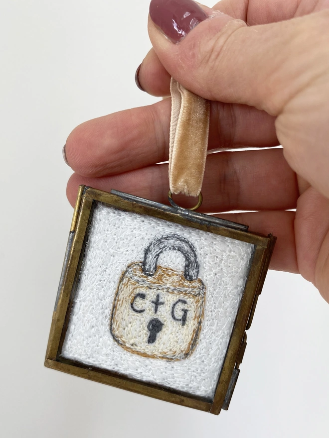 Lovers embroidered padlock