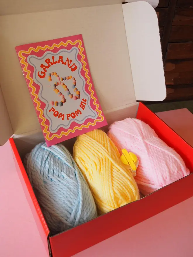 Super Chunky Pom Pom Garland kit