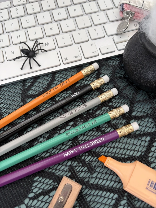 Halloween 5 HB Pencil Set