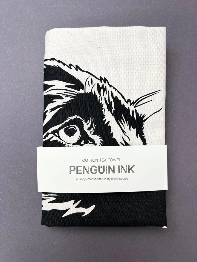 Folded tea towel with paper belly band