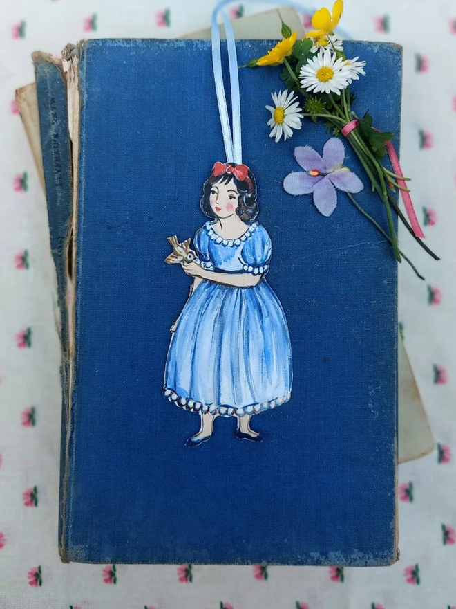 Snow white wooden cake topper