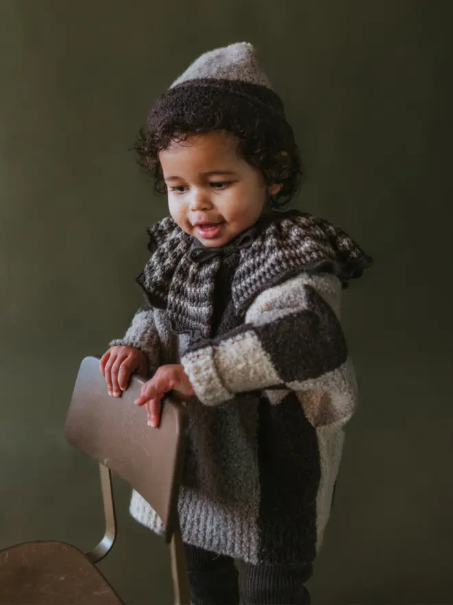 MABLI's 'Corneli' collection in the 'Natural' colour-way. Knitted in the most beautiful bouclé yarn, blended with wool from special curly Alpacas!