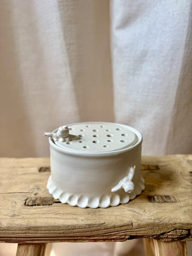 Ceramic flower brick with snails 