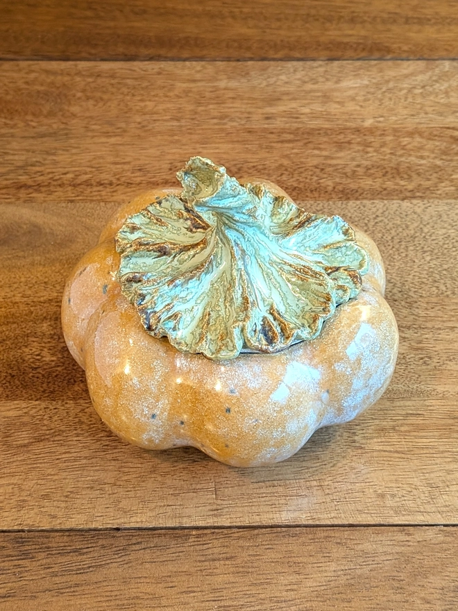 Pumpkin storage pot with lid