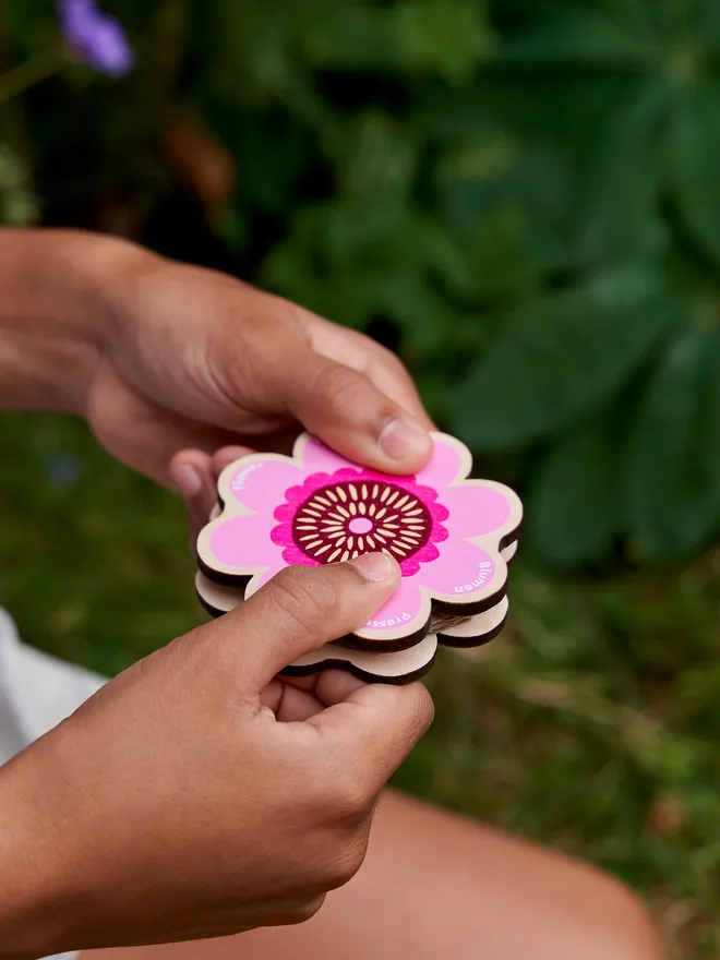 Flower Press Keyring pink 