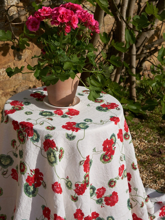 Tablecloth printed with geraniums