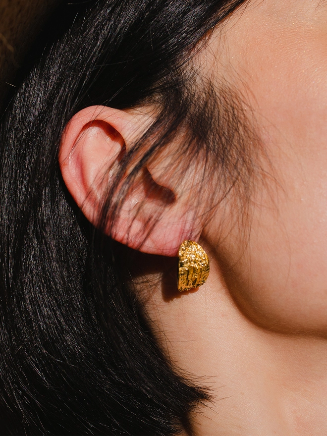 Faded Grandeur Stud Earrings gold