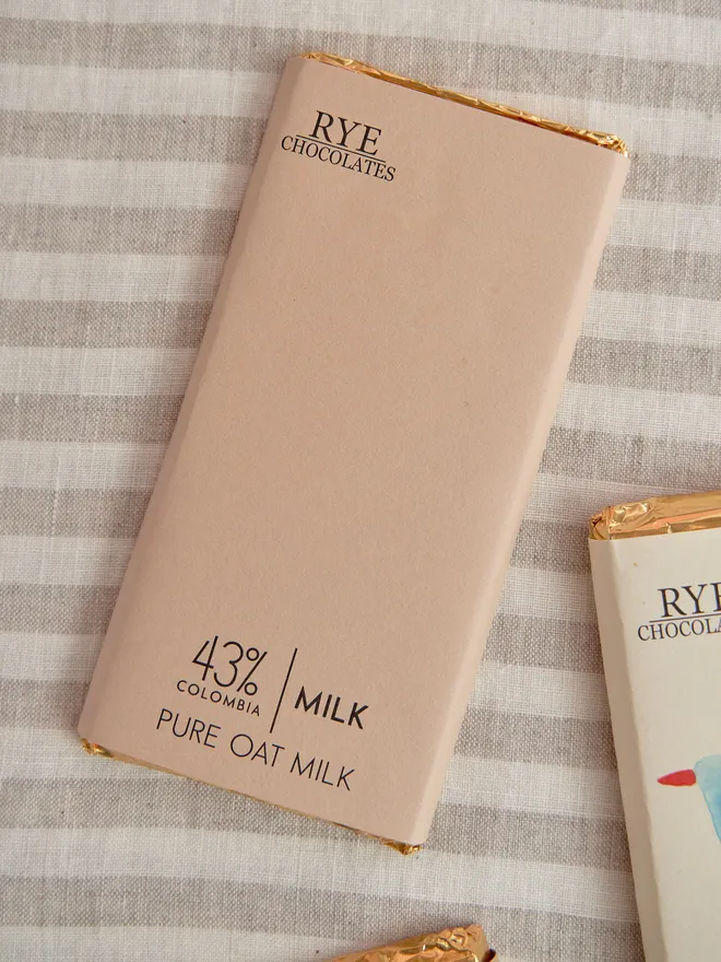 Pure oat milk chocolate bar 