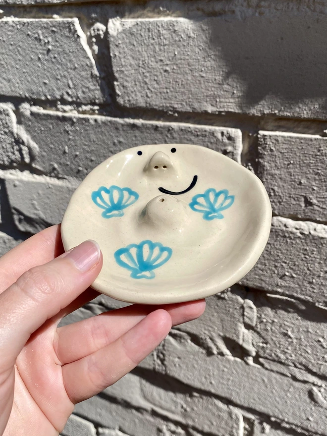 shell incense dish