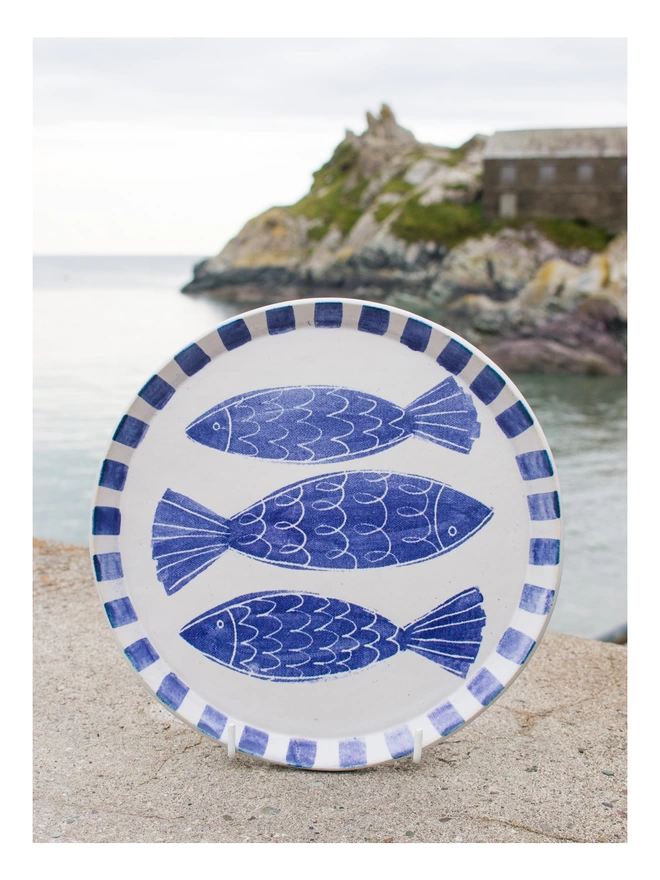 fishes plate with 3 fish in Polperro