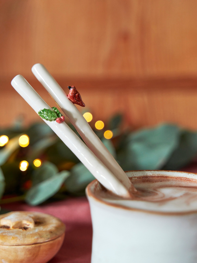 Robin and holly ceramic straw set