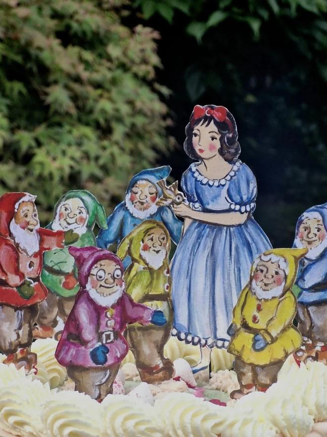 Snow white and the seven dwarfs cake toppers