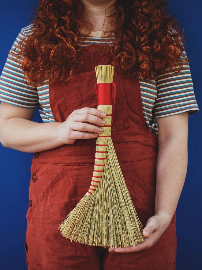 Turkey Wing broomcorn handbroom