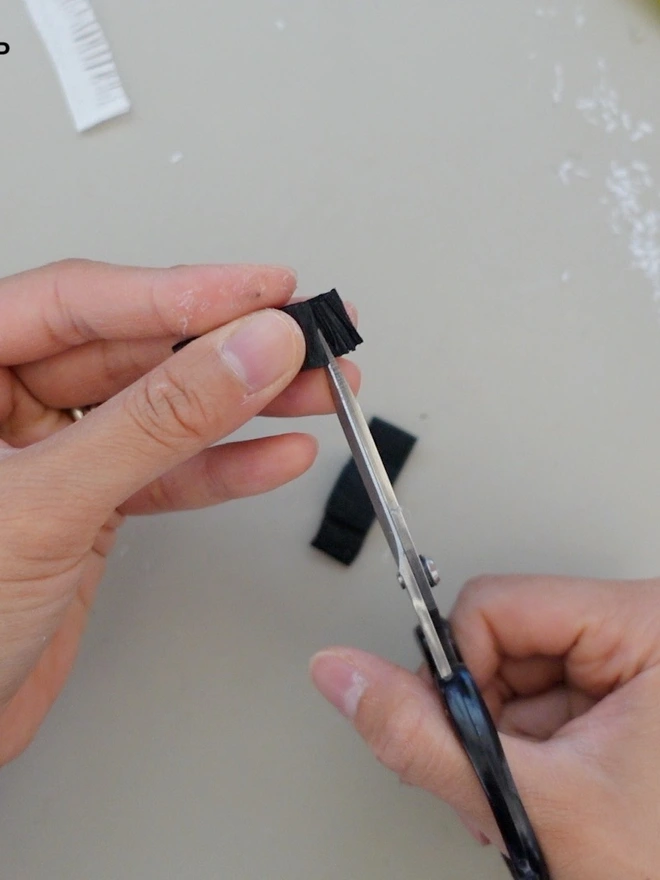 Making Crepe Paper Bumble Bee 