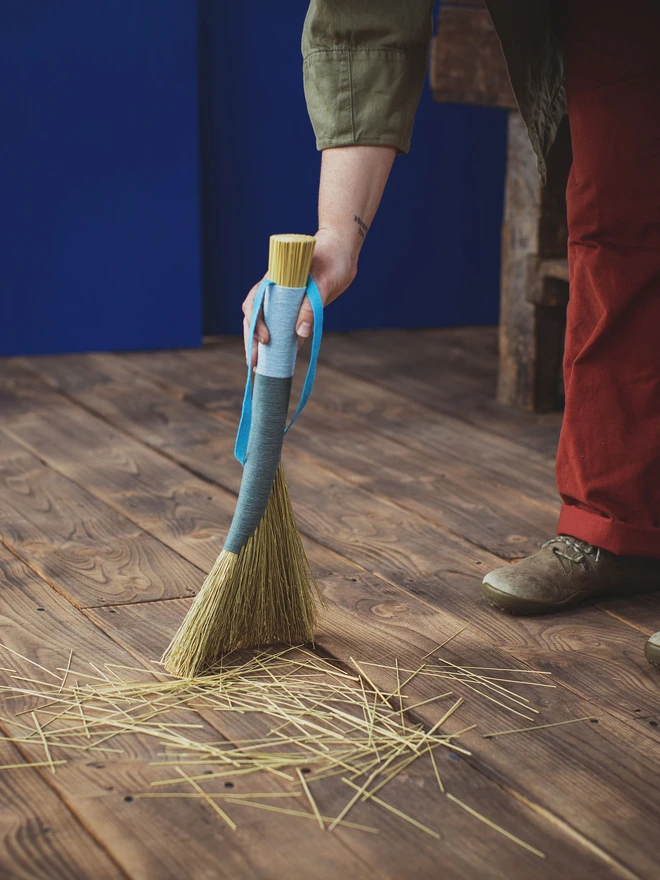 Broomcorn handbroom